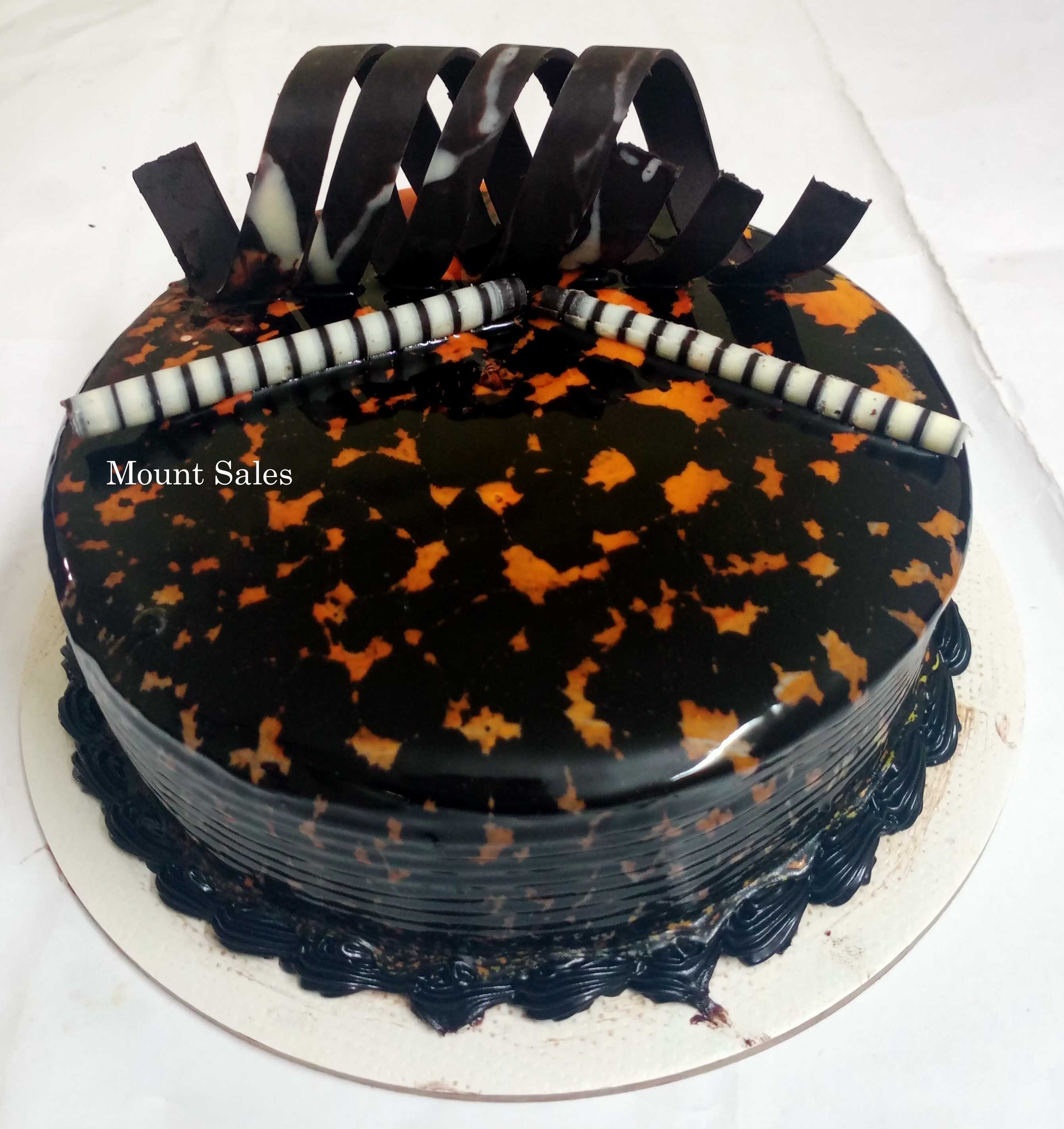 Premium RED N White Velvet Cake